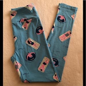 🆕LuLaRoe Leggings Pool Designed One Size Fits 0-6